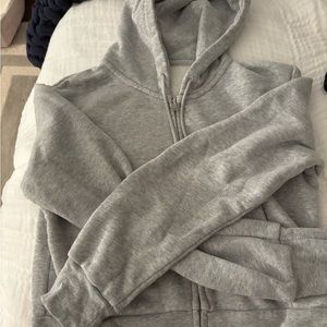 SUPER CUTE cropped brandy melville hoodie